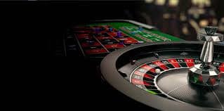 Bàn chơi Live Casino trực tuyến tại lk88 với dealer thực tế